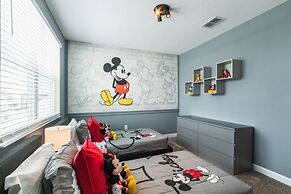 Beautiful And Spacious 5 Bed Pool Home 5 Bedroom Home by RedAwning