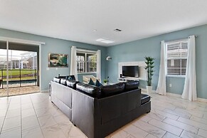 Spacious 8 Bed Pool Home With Game Room 8 Bedroom Condo by RedAwning