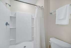 7535oakmoss 7 Bedroom Villa by RedAwning