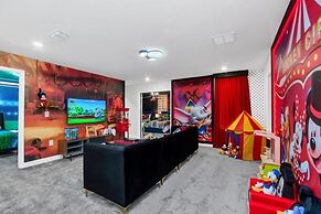 Luxury Lake View 9 Br Villa With Games Room 9 Bedroom Home by RedAwnin