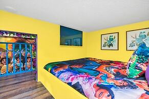 Luxury Lake View 9 Br Villa With Games Room 9 Bedroom Home by RedAwnin