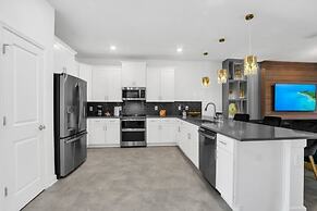 Luxury Lake View 9 Br Villa With Games Room 9 Bedroom Home by RedAwnin