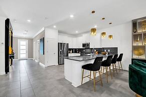 Luxury Lake View 9 Br Villa With Games Room 9 Bedroom Home by RedAwnin