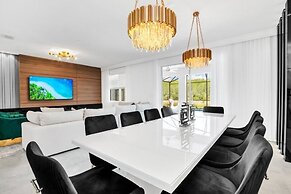 Luxury Lake View 9 Br Villa With Games Room 9 Bedroom Home by RedAwnin