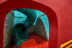 Luxury Lake View 9 Br Villa With Games Room 9 Bedroom Home by RedAwnin