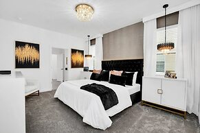 Luxury Lake View 9 Br Villa With Games Room 9 Bedroom Home by RedAwnin