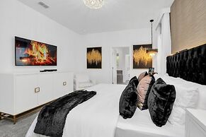 Luxury Lake View 9 Br Villa With Games Room 9 Bedroom Home by RedAwnin