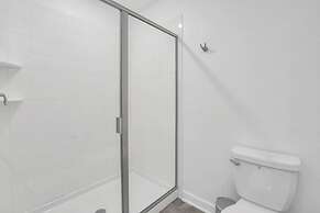 Luxury Lake View 9 Br Villa With Games Room 9 Bedroom Home by RedAwnin