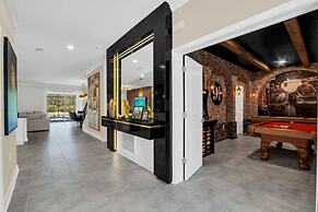 Luxury Lake View 9 Br Villa With Games Room 9 Bedroom Home by RedAwnin