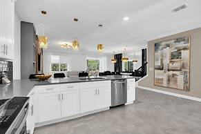 Luxury Lake View 9 Br Villa With Games Room 9 Bedroom Home by RedAwnin