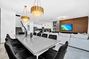 Luxury Lake View 9 Br Villa With Games Room 9 Bedroom Home by RedAwnin