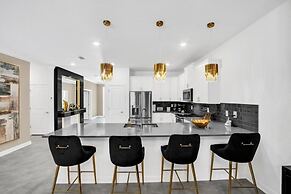 Luxury Lake View 9 Br Villa With Games Room 9 Bedroom Home by RedAwnin