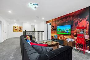 Luxury Lake View 9 Br Villa With Games Room 9 Bedroom Home by RedAwnin