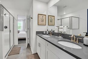 Luxury Lake View 9 Br Villa With Games Room 9 Bedroom Home by RedAwnin