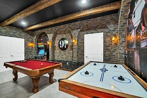 Luxury Lake View 9 Br Villa With Games Room 9 Bedroom Home by RedAwnin