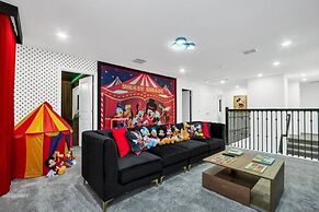 Luxury Lake View 9 Br Villa With Games Room 9 Bedroom Home by RedAwnin