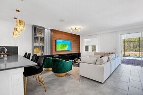 Luxury Lake View 9 Br Villa With Games Room 9 Bedroom Home by RedAwnin