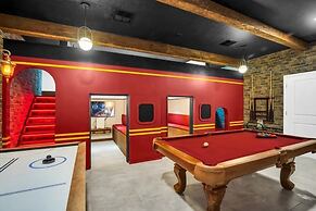 Luxury Lake View 9 Br Villa With Games Room 9 Bedroom Home by RedAwnin