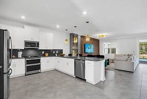 Luxury Lake View 9 Br Villa With Games Room 9 Bedroom Home by RedAwnin