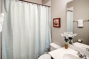 Pool Home Great Location Close To Disney 5 Bedroom Home by RedAwning