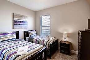 Pool Home Great Location Close To Disney 5 Bedroom Home by RedAwning