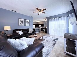 Privacy 4 Bed 3 Bath Pool Home With Spa 4 Bedroom Home by RedAwning