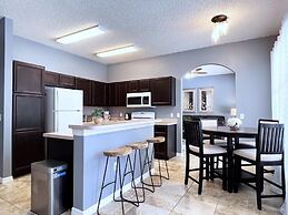 Privacy 4 Bed 3 Bath Pool Home With Spa 4 Bedroom Home by RedAwning