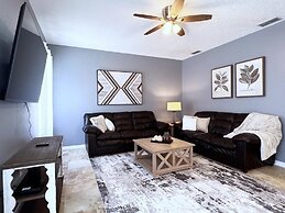 Privacy 4 Bed 3 Bath Pool Home With Spa 4 Bedroom Home by RedAwning