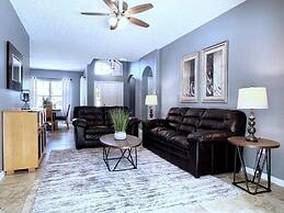 Privacy 4 Bed 3 Bath Pool Home With Spa 4 Bedroom Home by RedAwning