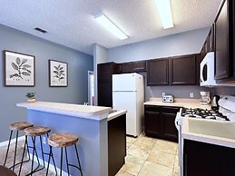 Privacy 4 Bed 3 Bath Pool Home With Spa 4 Bedroom Home by RedAwning