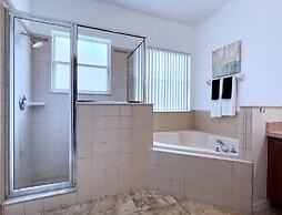 Privacy 4 Bed 3 Bath Pool Home With Spa 4 Bedroom Home by RedAwning