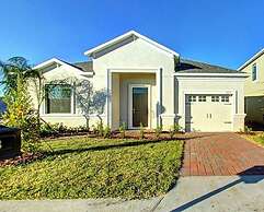 Cozy Pool 4 Bed Home With Spa 4 Bedroom Home by RedAwning