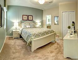 Cozy Pool 4 Bed Home With Spa 4 Bedroom Home by RedAwning