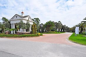 Cozy Pool 4 Bed Home With Spa 4 Bedroom Home by RedAwning