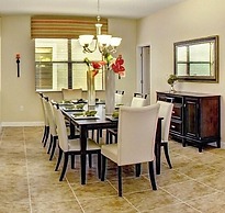 Cozy Pool 4 Bed Home With Spa 4 Bedroom Home by RedAwning