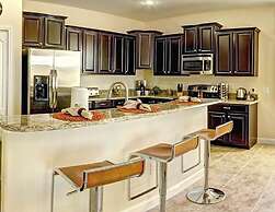 Cozy Pool 4 Bed Home With Spa 4 Bedroom Home by RedAwning