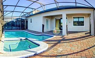 Cozy Pool 4 Bed Home With Spa 4 Bedroom Home by RedAwning