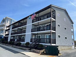 Seabay Vista II 102 2 Bedroom Condo by RedAwning