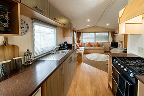 Inviting 3-bed Caravan on Sand Le Mere, Tunstall