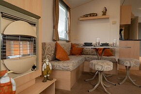 Inviting 3-bed Caravan on Sand Le Mere, Tunstall