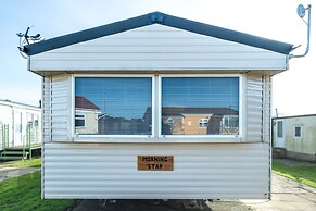 Inviting 3-bed Caravan on Sand Le Mere, Tunstall