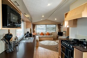 Inviting 3-bed Caravan on Sand Le Mere, Tunstall