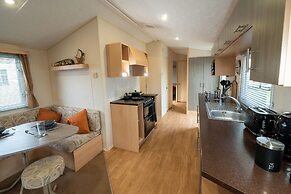 Inviting 3-bed Caravan on Sand Le Mere, Tunstall