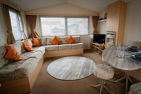 Inviting 3-bed Caravan on Sand Le Mere, Tunstall