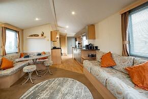 Inviting 3-bed Caravan on Sand Le Mere, Tunstall