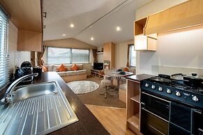 Inviting 3-bed Caravan on Sand Le Mere, Tunstall