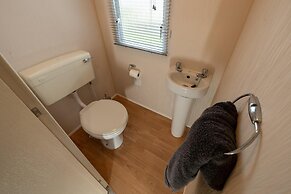 Inviting 3-bed Caravan on Sand Le Mere, Tunstall