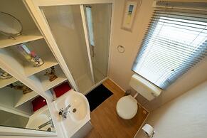 Inviting 3-bed Caravan on Sand Le Mere, Tunstall