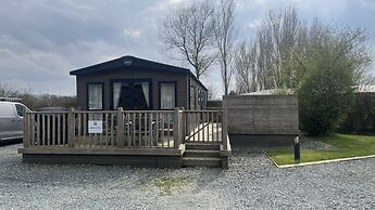 Immaculate 3-bed Lodge in Out Rawcliffe