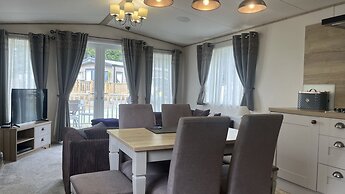 Immaculate 3-bed Lodge in Out Rawcliffe